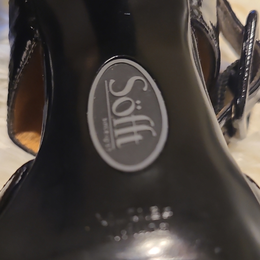 SOFFT Black Patent Heels with Strap - Picture 7 of 10